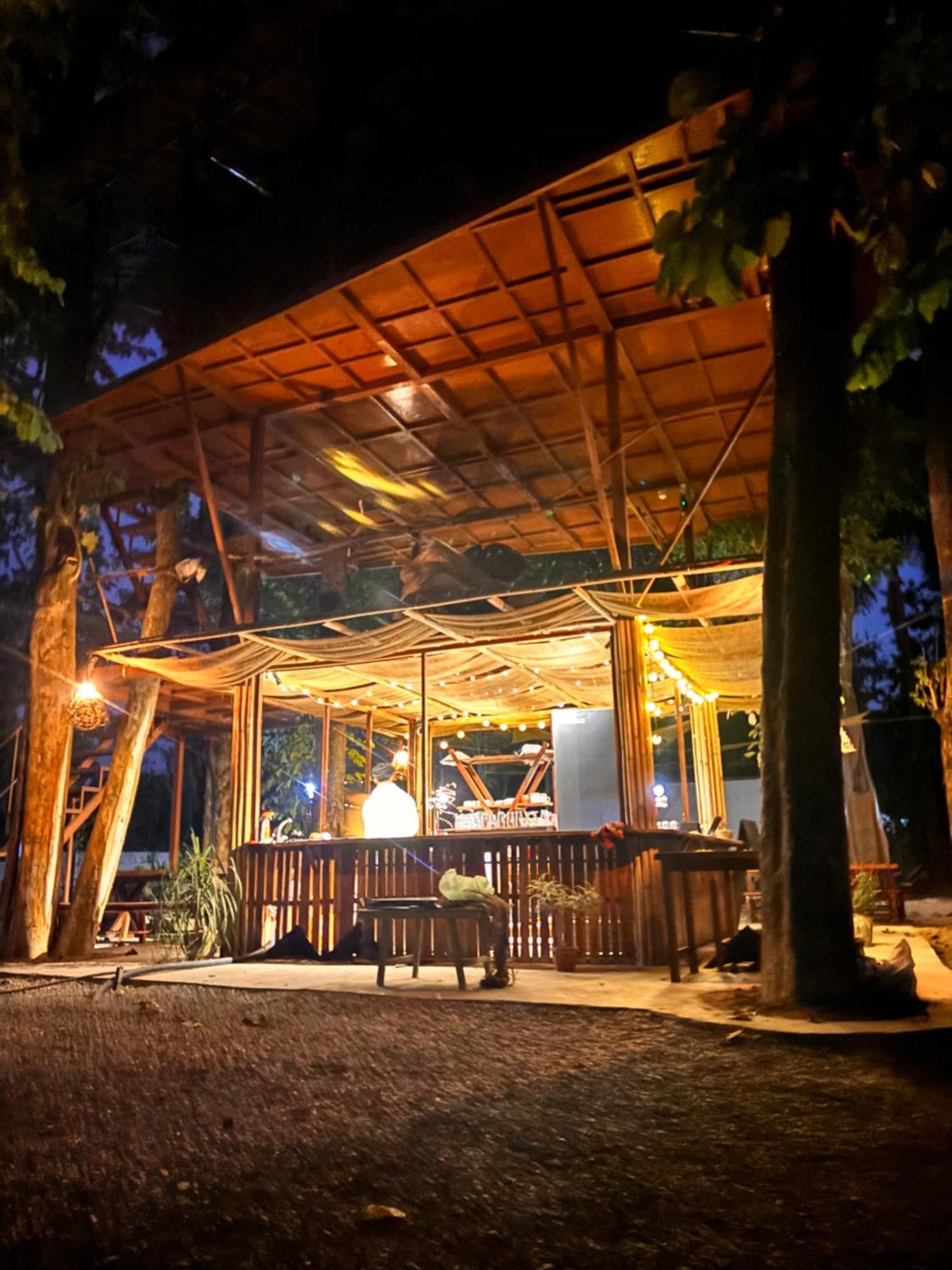 Happy Lemon Tree Lodge Sauraha Εξωτερικό φωτογραφία